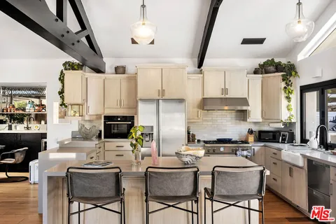 $2,000,000 | 26272 Cool Glen Way, Malibu, CA 90265