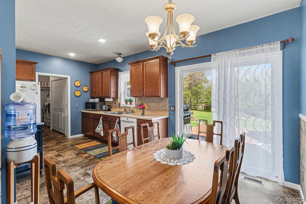 895 East Wardlow Road Highland, MI 48356 - Photo 10 of 32 Gallery Image 10