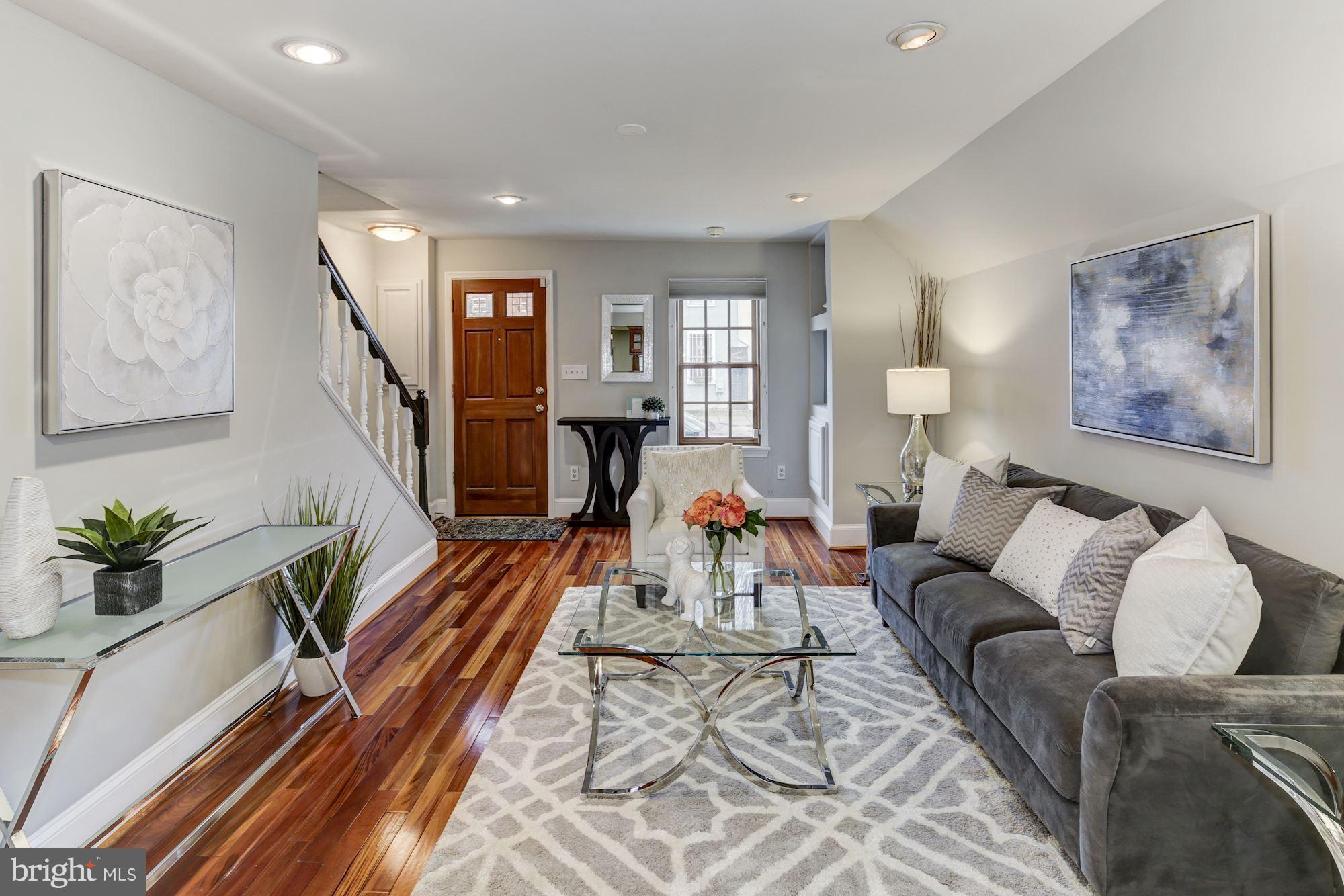 427 Ridge Street Northwest Washington, DC 20001 - Photo 3 of 18 Spacious living room