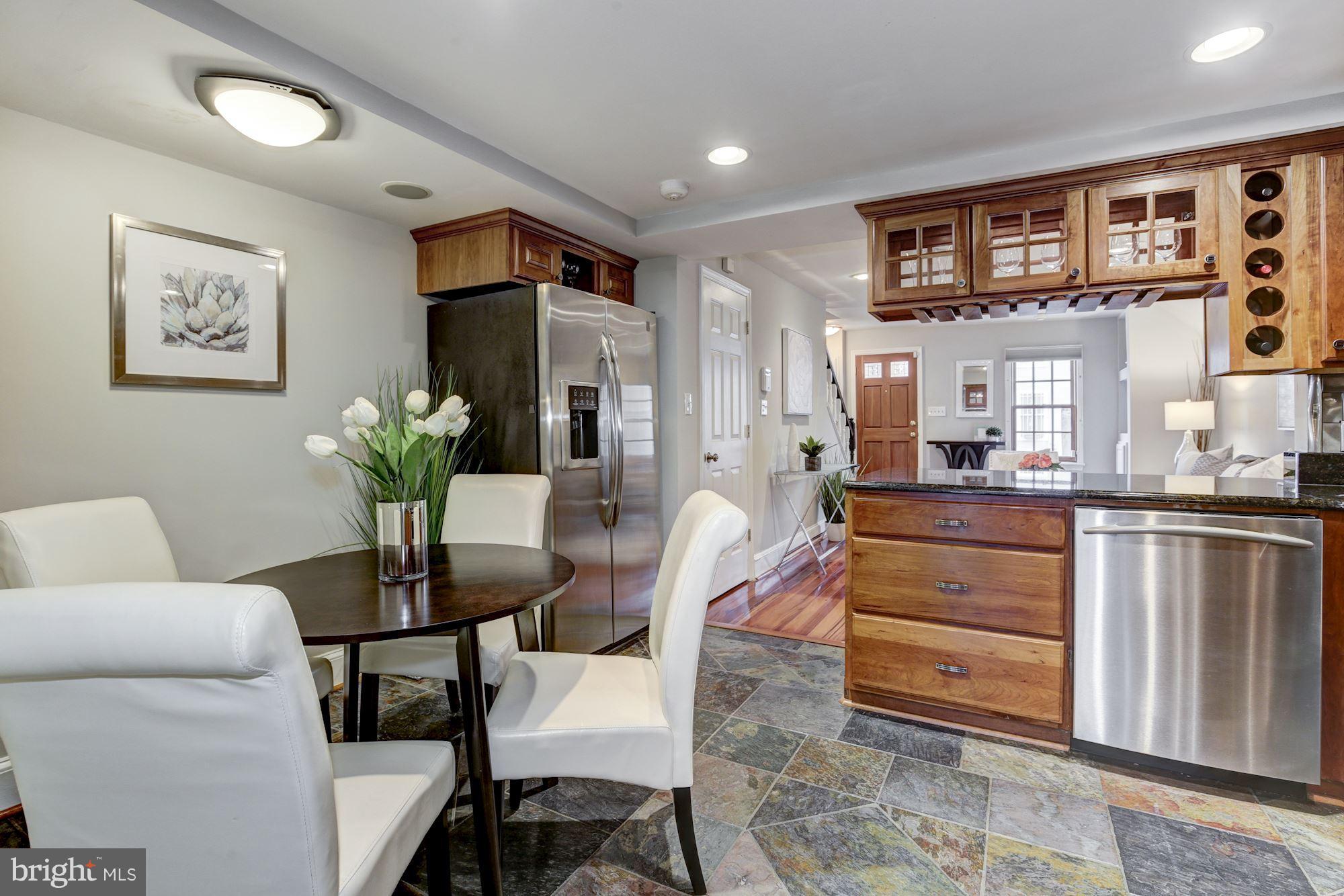427 Ridge Street Northwest Washington, DC 20001 - Photo 6 of 18 Kitchen w/dining area