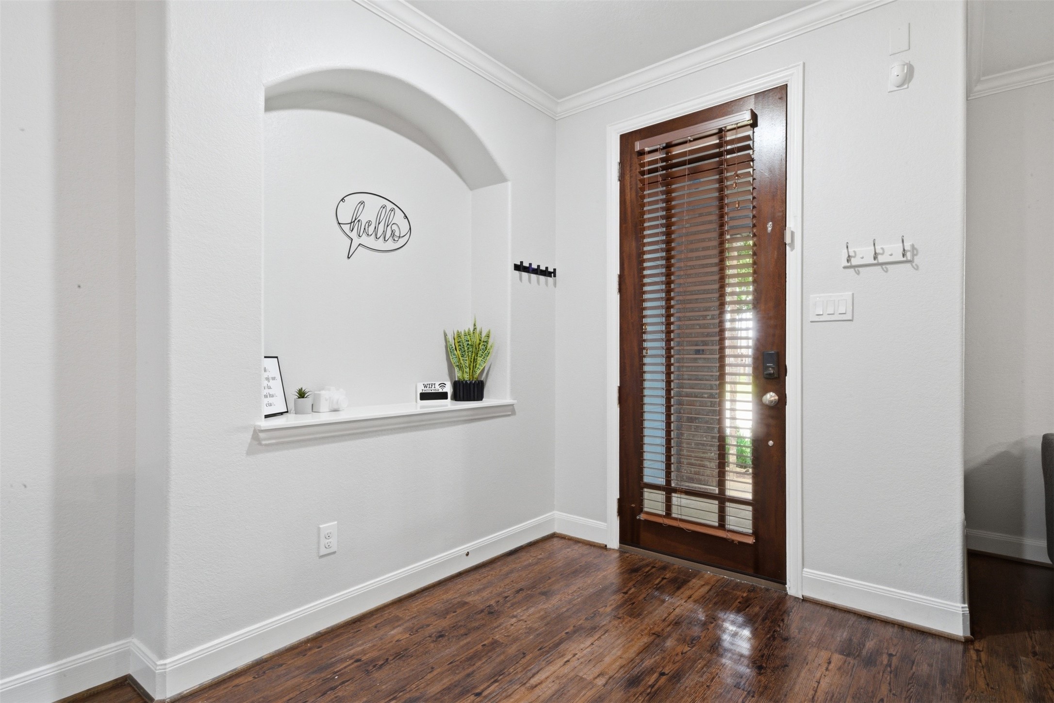 706 Water Street Webster, TX 77598 - Photo 7 of 23 Light and bright entry with art nook.