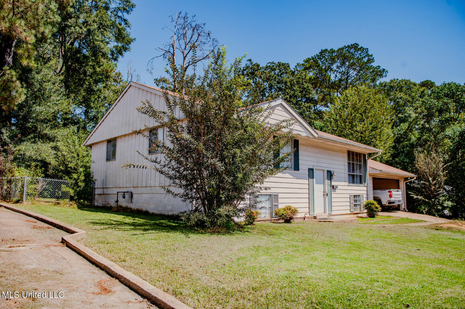 1408 Vermont Avenue McComb, MS 39648 - Photo 4 of 25 1408VermontAve_61296_3