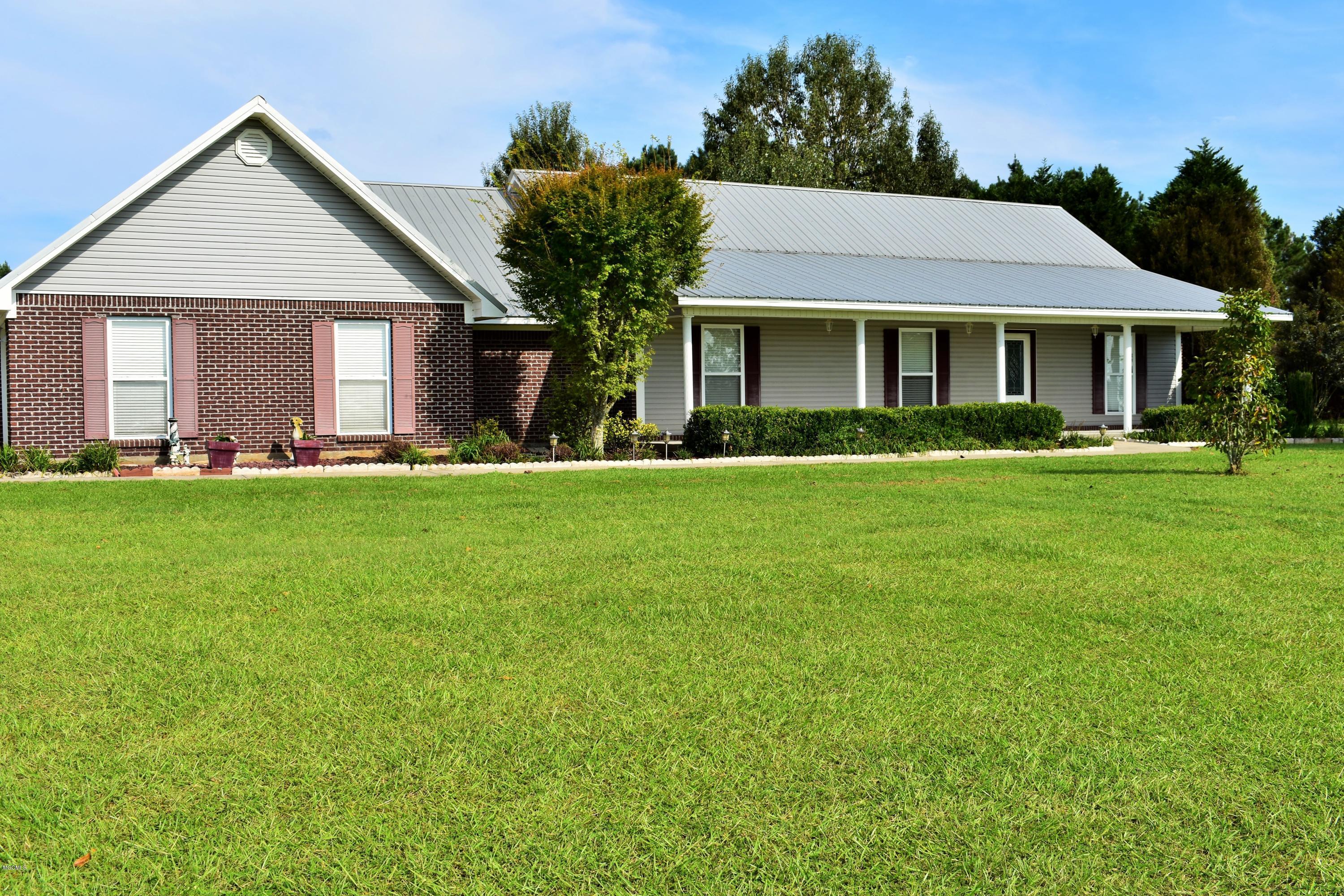 283 Holland Road Lucedale, MS 39452 - Photo 2 of 45 DSC_0965