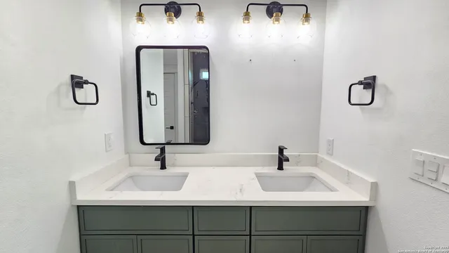 $369,974 | 16123 Vaquero Drive, Atascosa, TX 78002