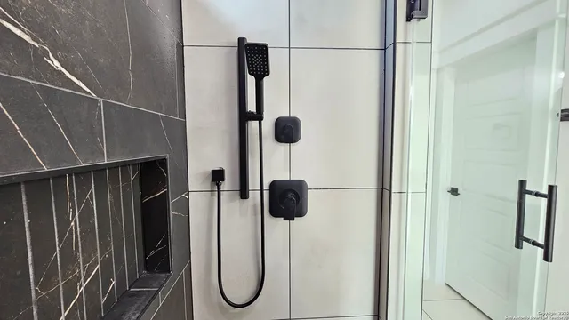 $369,974 | 16123 Vaquero Drive, Atascosa, TX 78002