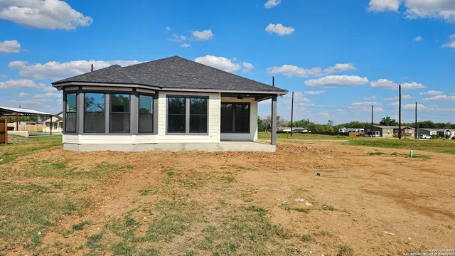 $369,974 | 16123 Vaquero Drive, Atascosa, TX 78002