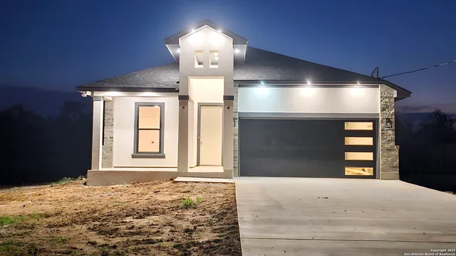 $369,974 | 16123 Vaquero Drive, Atascosa, TX 78002