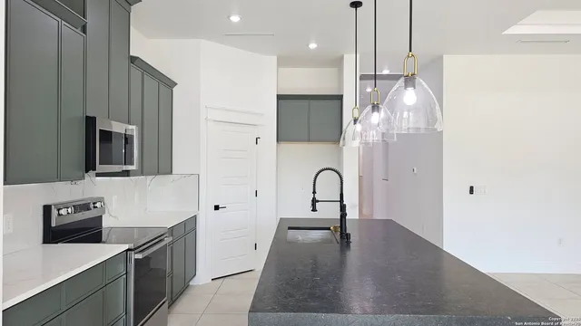 $369,974 | 16123 Vaquero Drive, Atascosa, TX 78002