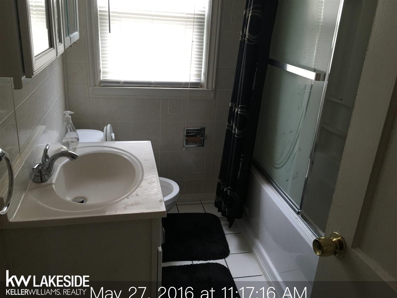 23063 Roxana Avenue Eastpointe, MI 48021 - Photo 7 of 15 31293940-6.JPG