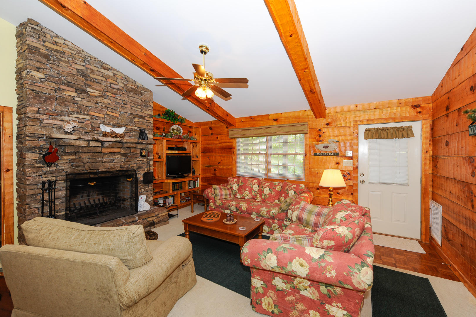 401 Settlers Rise Road Townsend, TN 37882 - Photo 9 of 23 smith living room