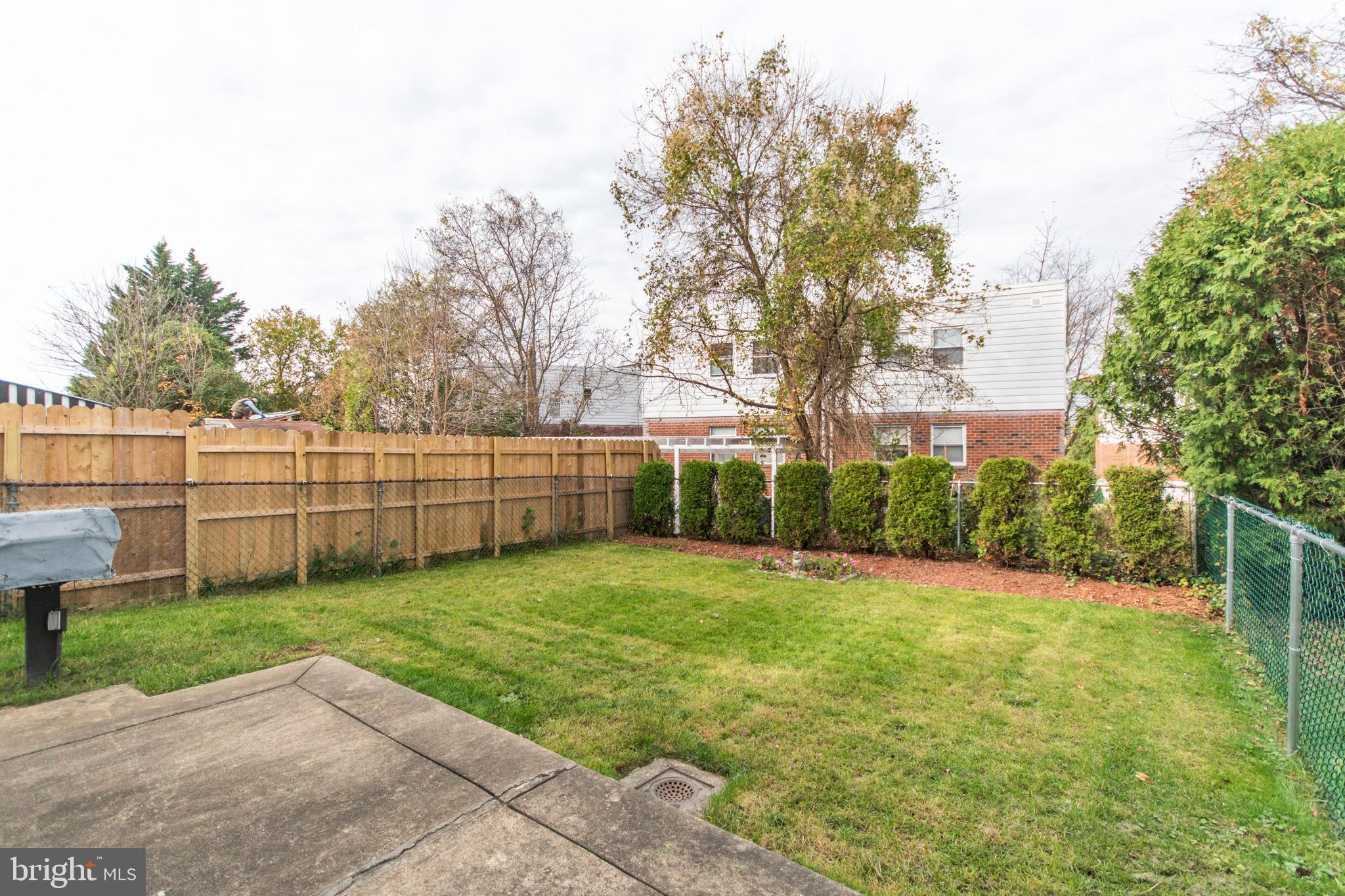 10916 Lockart Road Philadelphia, PA 19116 - Photo 22 of 23 Exterior Back