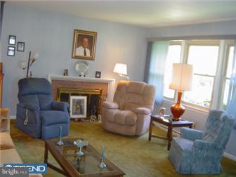412 Wheatland Avenue Shillington, PA 19607 - Photo 2 of 12 Living Room