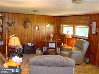412 Wheatland Avenue Shillington, PA 19607 - Photo 6 of 12 Family Room