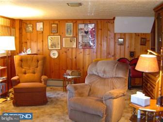 412 Wheatland Avenue Shillington, PA 19607 - Photo 7 of 12 Family Room