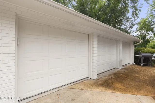 $318,000 | 1940 Sheffield Drive, Jackson, MS 39211