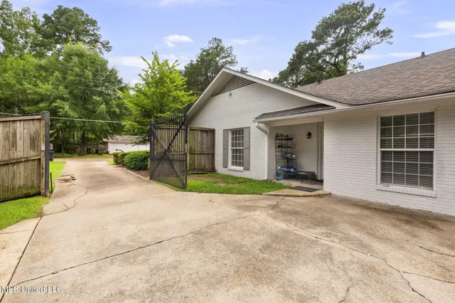 $318,000 | 1940 Sheffield Drive, Jackson, MS 39211