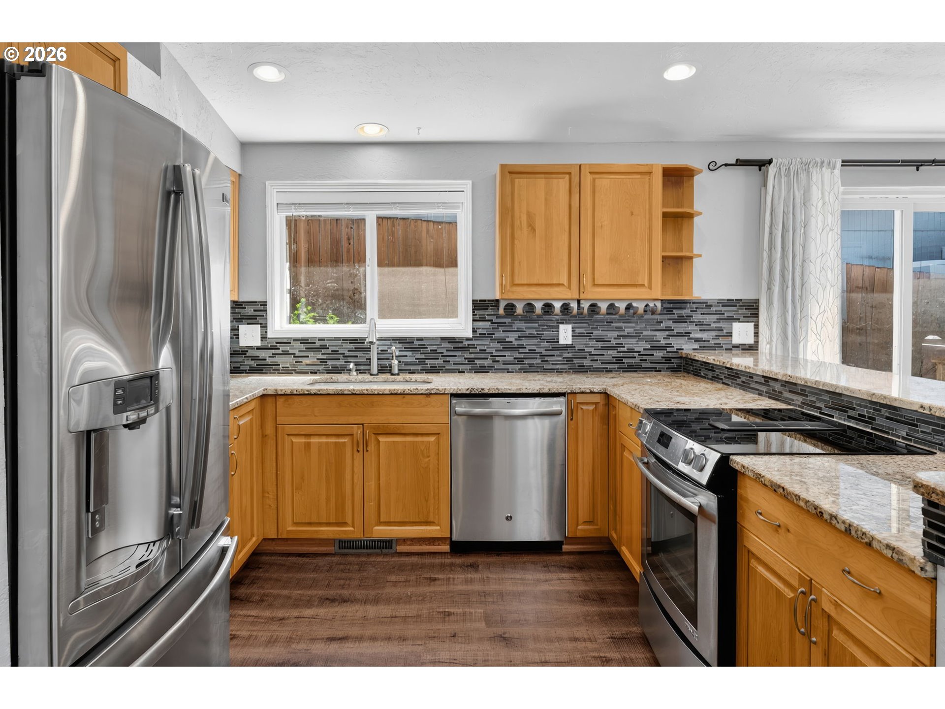 815 South 72nd Street Springfield, OR 97478 - Photo 3 of 40