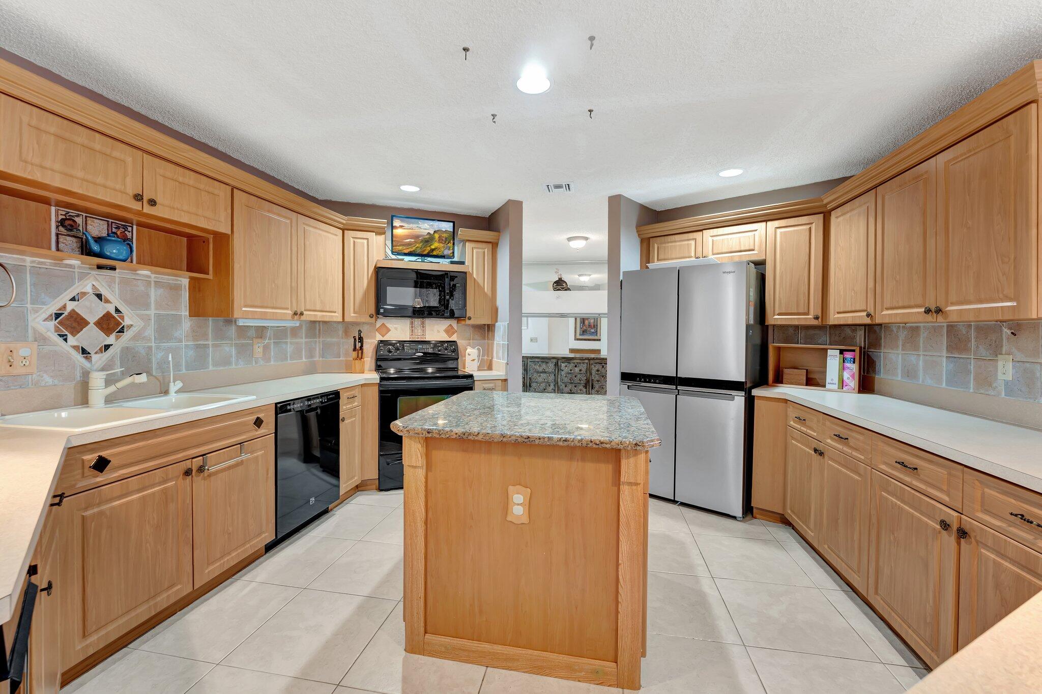 23360 Water Circle Boca Raton, FL 33486 - Photo 11 of 63 15-web-or-mls-DSC04394