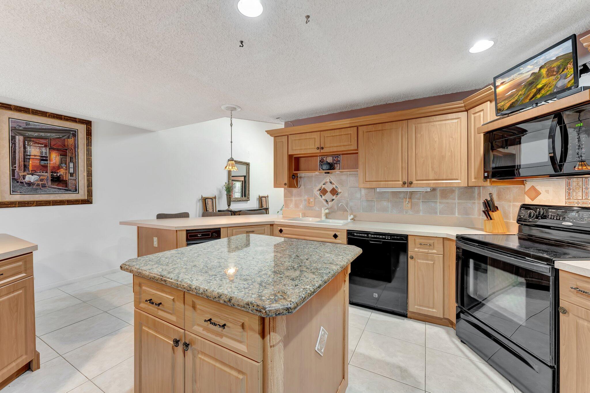 23360 Water Circle Boca Raton, FL 33486 - Photo 13 of 63 18-web-or-mls-DSC04414