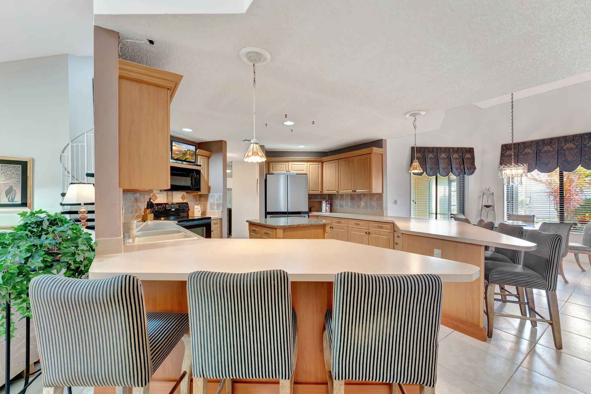 23360 Water Circle Boca Raton, FL 33486 - Photo 14 of 63 16-web-or-mls-DSC04399
