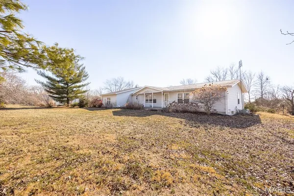 $125,000 | 3040 County Road 900 North, New Baden, IL 62265