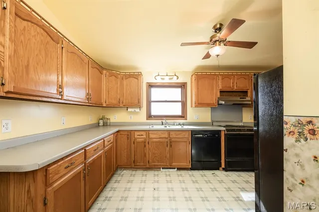 $250,000 | 3040 County Road 900 North, New Baden, IL 62265