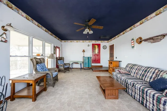 $250,000 | 3040 County Road 900 North, New Baden, IL 62265