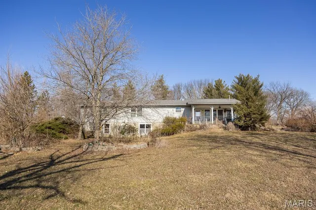 $250,000 | 3040 County Road 900 North, New Baden, IL 62265