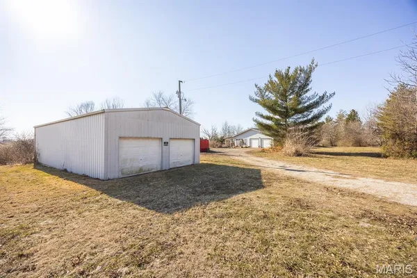 $125,000 | 3040 County Road 900 North, New Baden, IL 62265