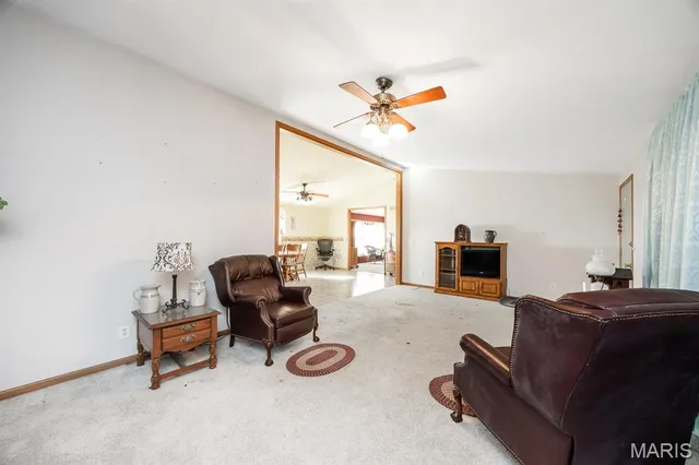 $250,000 | 3040 County Road 900 North, New Baden, IL 62265