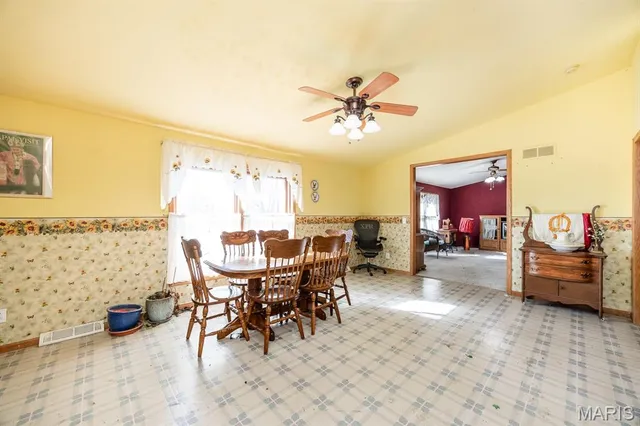 $250,000 | 3040 County Road 900 North, New Baden, IL 62265