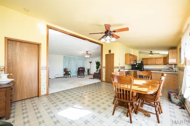 $250,000 | 3040 County Road 900 North, New Baden, IL 62265