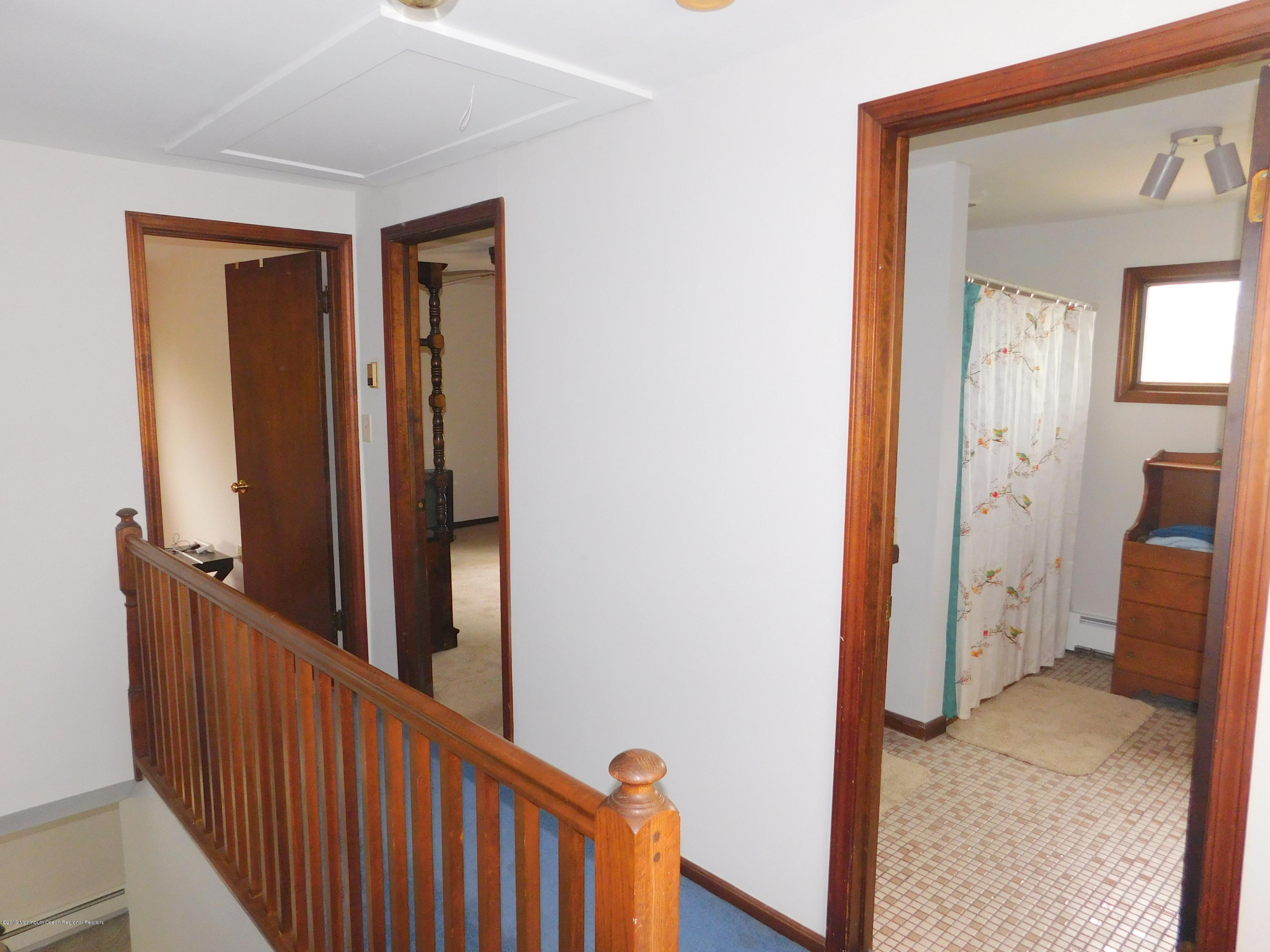 725 Oakwood Road Point Pleasant, NJ 08742 - Photo 23 of 26 Hallway