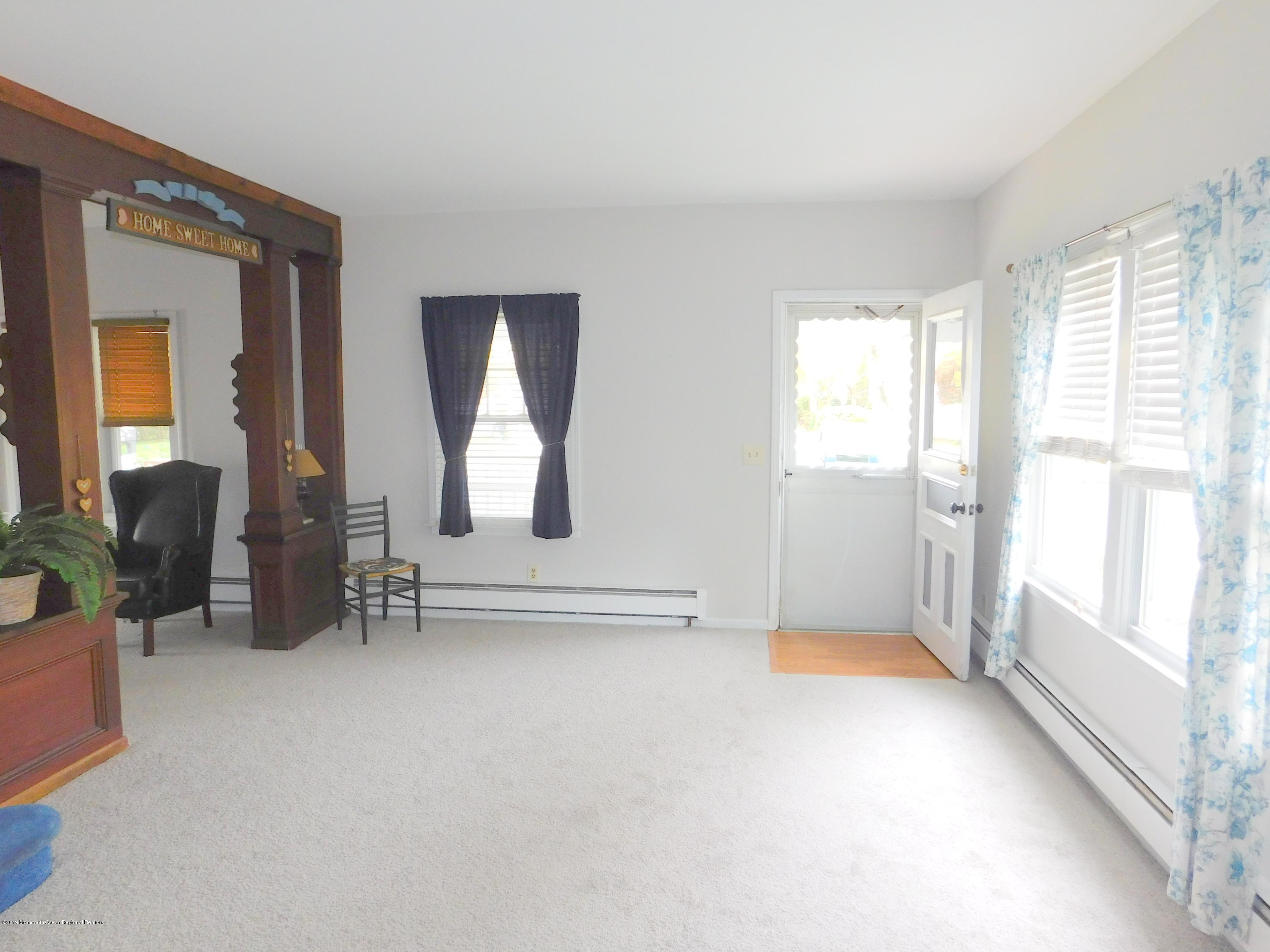 725 Oakwood Road Point Pleasant, NJ 08742 - Photo 8 of 26 Living room