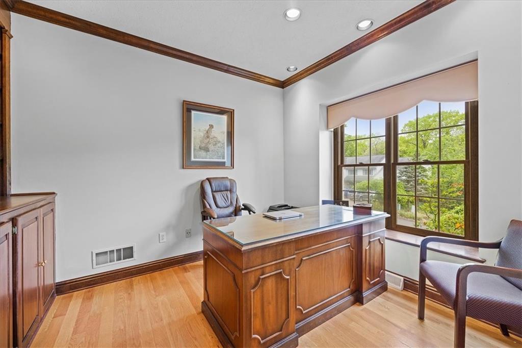 507 Sandra Lane Cheswick, PA 15024 - Photo 8 of 24 a room with a bed and furniture