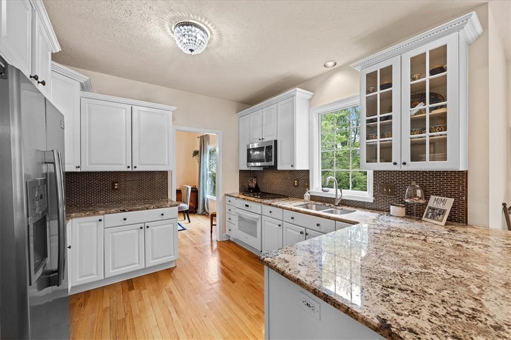 507 Sandra Lane Cheswick, PA 15024 - Photo 10 of 24 a kitchen with stainless steel appliances granite countertop a sink stove and refrigerator