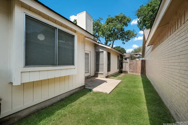 a view of house with backyard