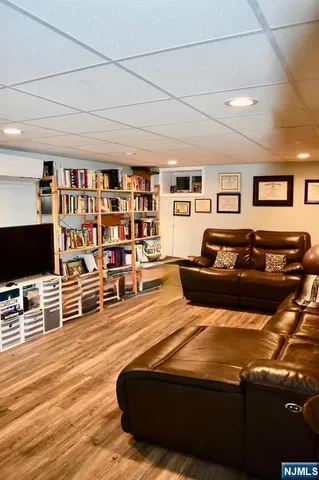 $599,500 | 39-16 Northern Drive, Fair Lawn, NJ 07410