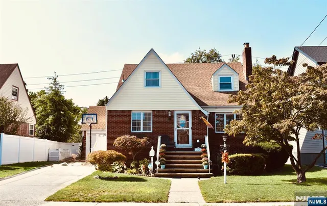 $599,500 | 39-16 Northern Drive, Fair Lawn, NJ 07410