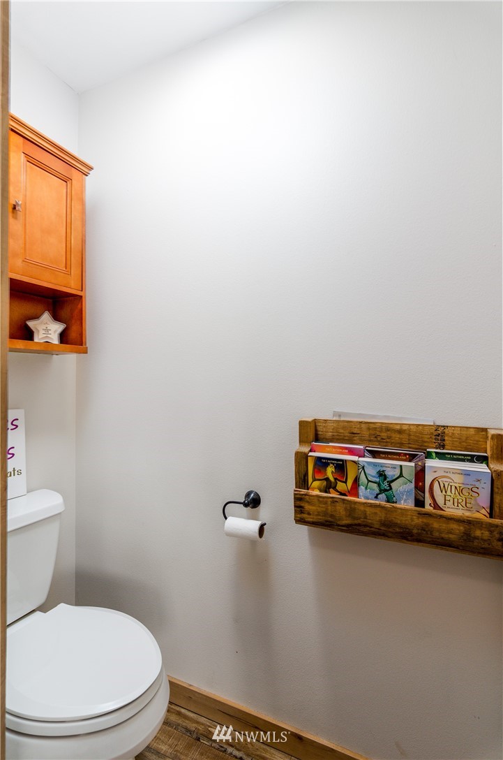 243 Gartner Road Winlock, WA 98596 - Photo 13 of 38 a bathroom with a toilet