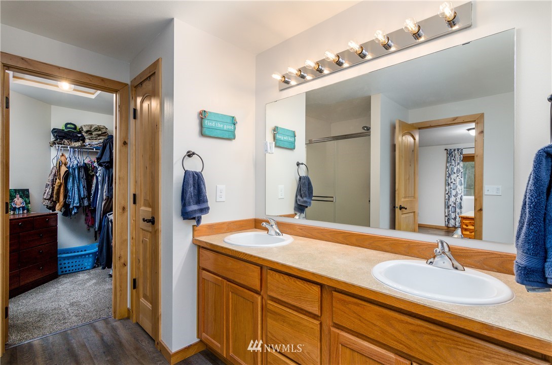 243 Gartner Road Winlock, WA 98596 - Photo 15 of 38 a en suite bathroom with a sink and a mirror
