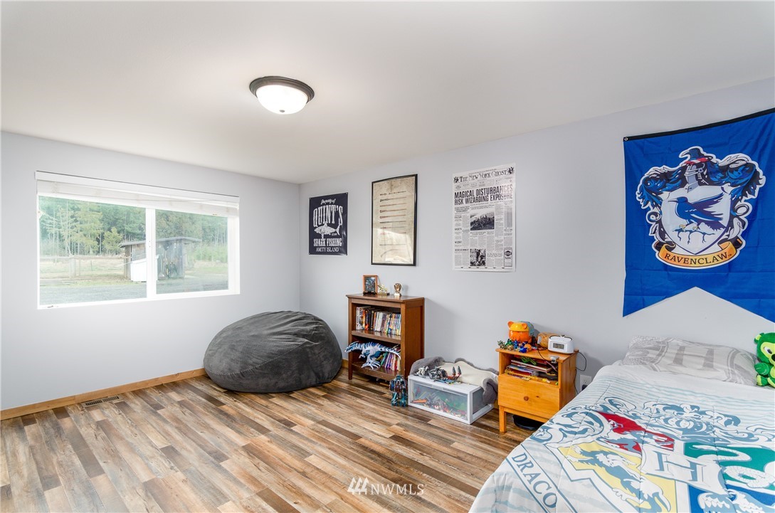 243 Gartner Road Winlock, WA 98596 - Photo 20 of 38 a bedroom with bed and window
