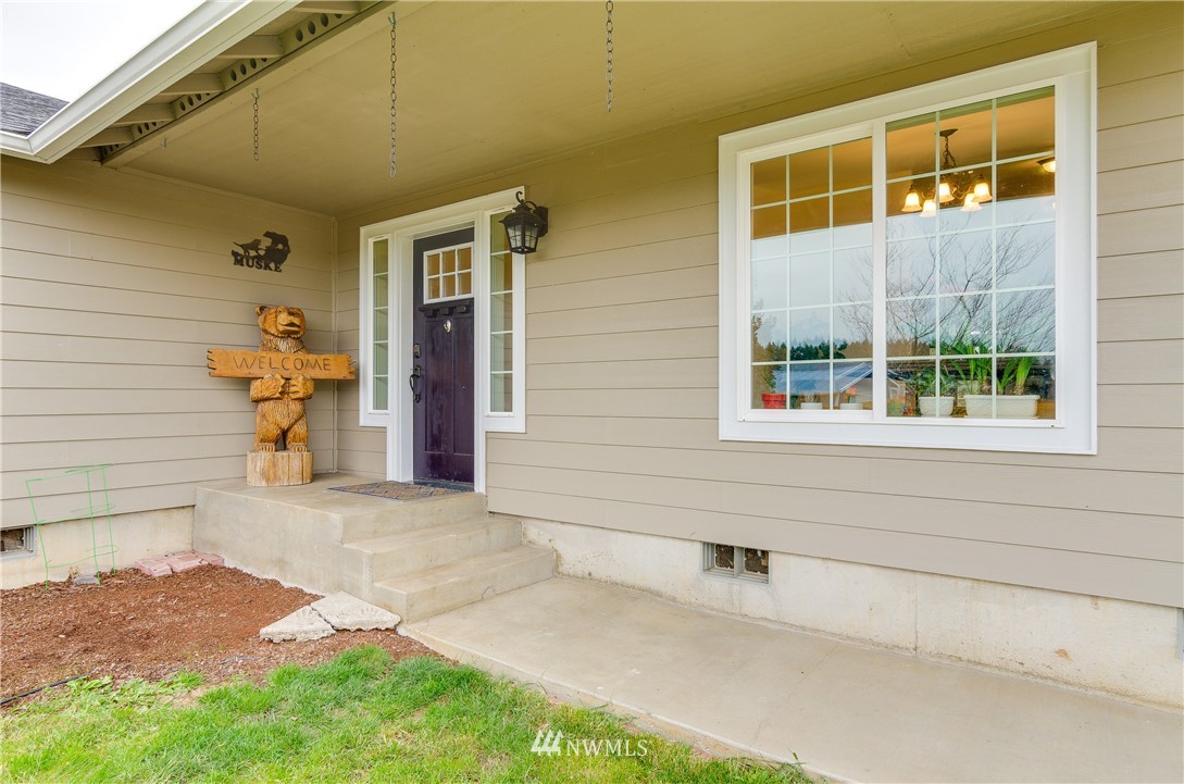243 Gartner Road Winlock, WA 98596 - Photo 3 of 38 a front view of a house with a yard