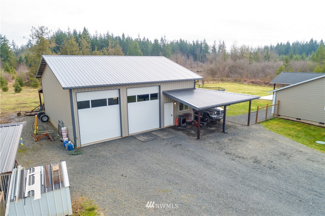 243 Gartner Road Winlock, WA 98596 - Photo 36 of 38 a view of a dinning table and chairs in the patio