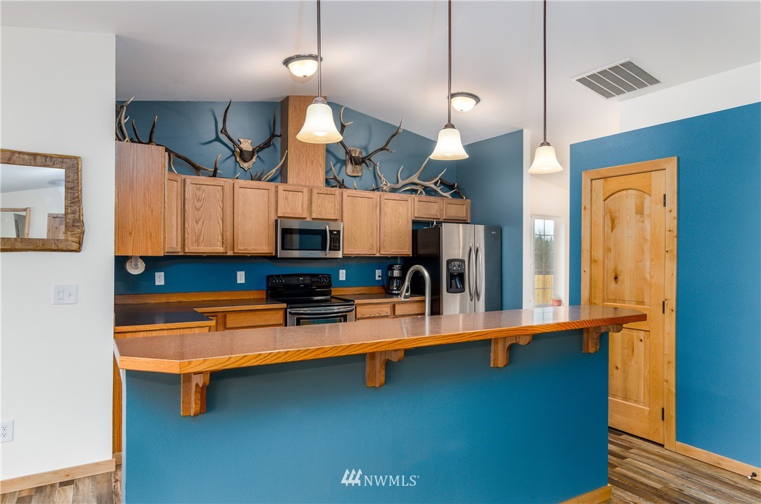 243 Gartner Road Winlock, WA 98596 - Photo 6 of 38 a kitchen with stainless steel appliances granite countertop a sink a stove and a refrigerator