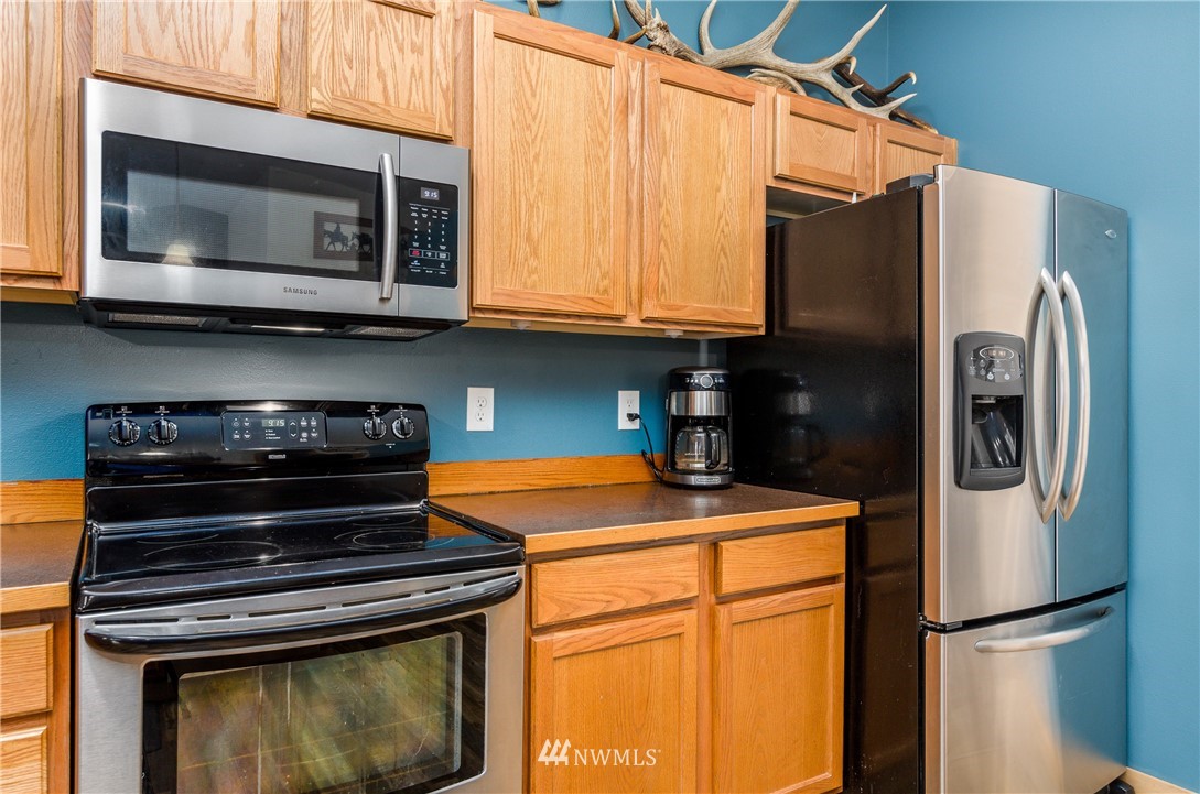 243 Gartner Road Winlock, WA 98596 - Photo 8 of 38 a kitchen with stainless steel appliances granite countertop a refrigerator stove and microwave