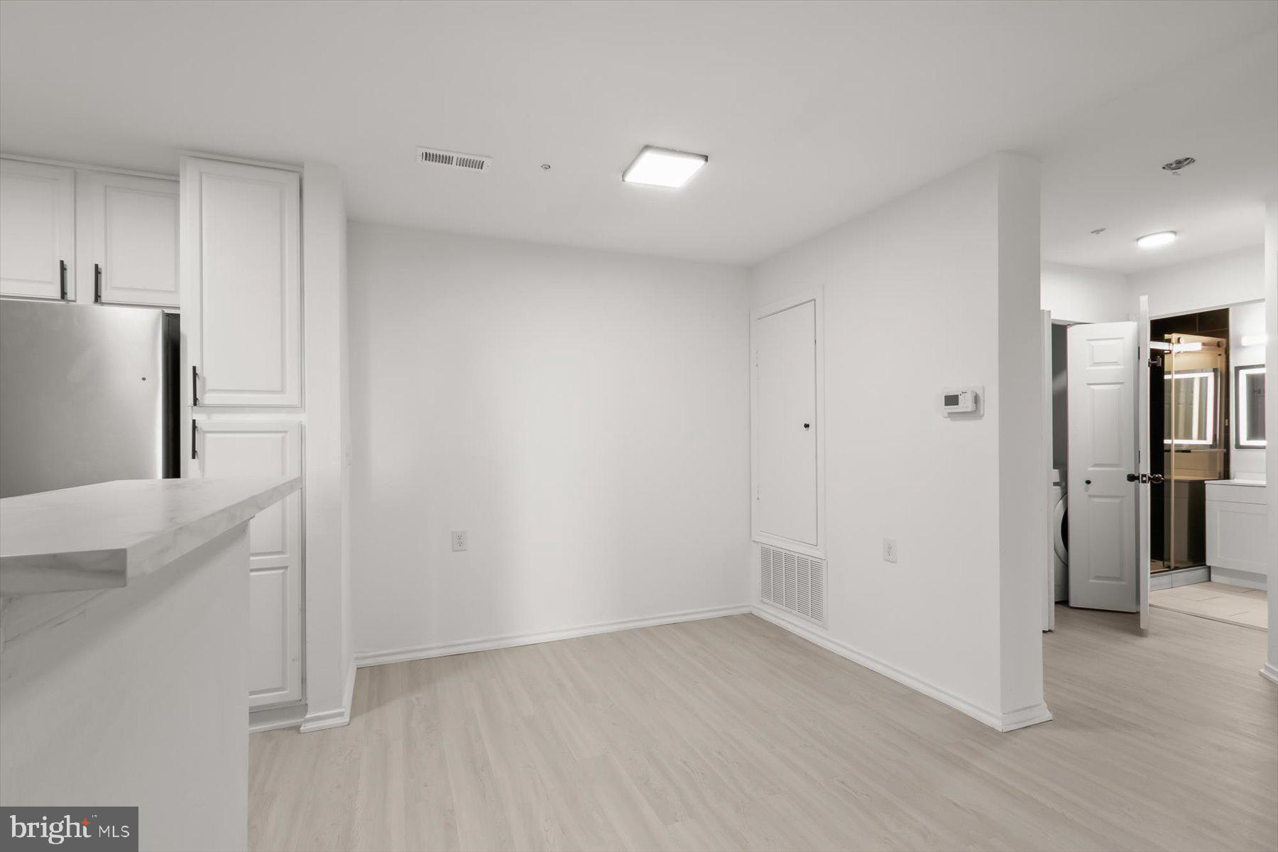 18521 Boysenberry Drive, Unit 242172 Gaithersburg, MD 20879 - Photo 7 of 43 a view of a kitchen