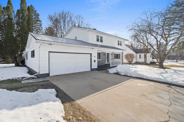 $309,900 | 108 South Humphrey Circle, Shawano, WI 54166