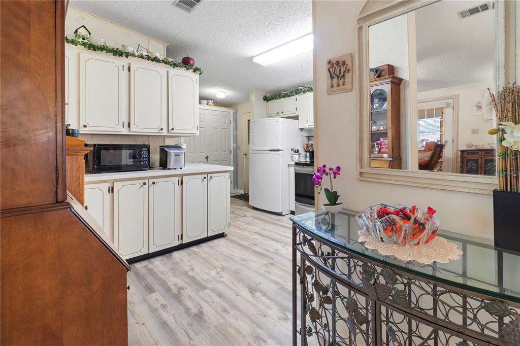 94 Meadow Circle Ellenton, FL 34222 - Photo 14 of 57