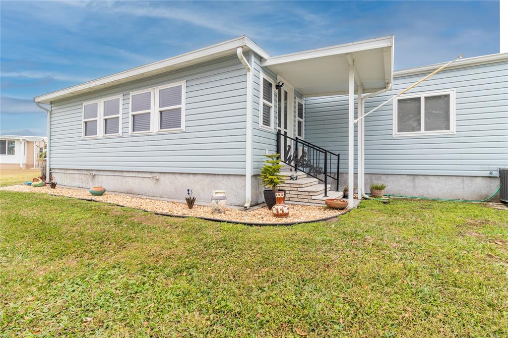 94 Meadow Circle Ellenton, FL 34222 - Photo 5 of 57